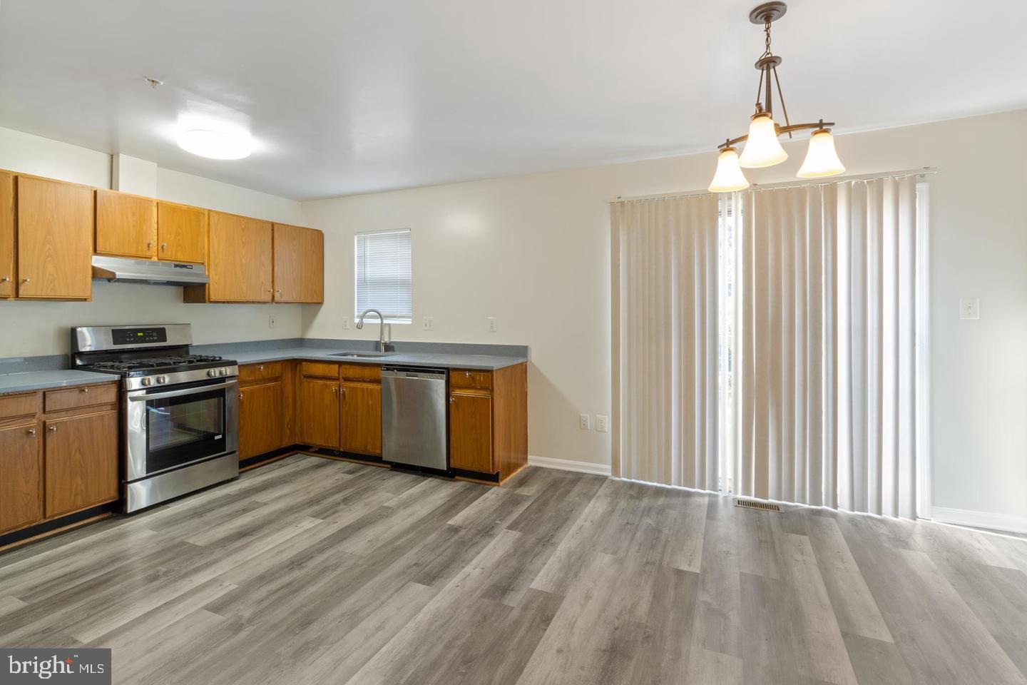 WILLOWS OF POTOMAC - Residential Lease