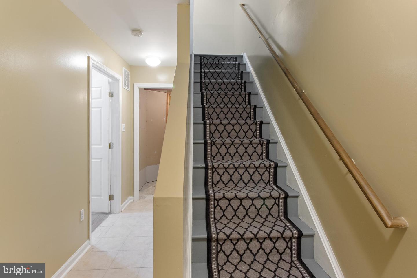 WILLOWS OF POTOMAC - Residential Lease