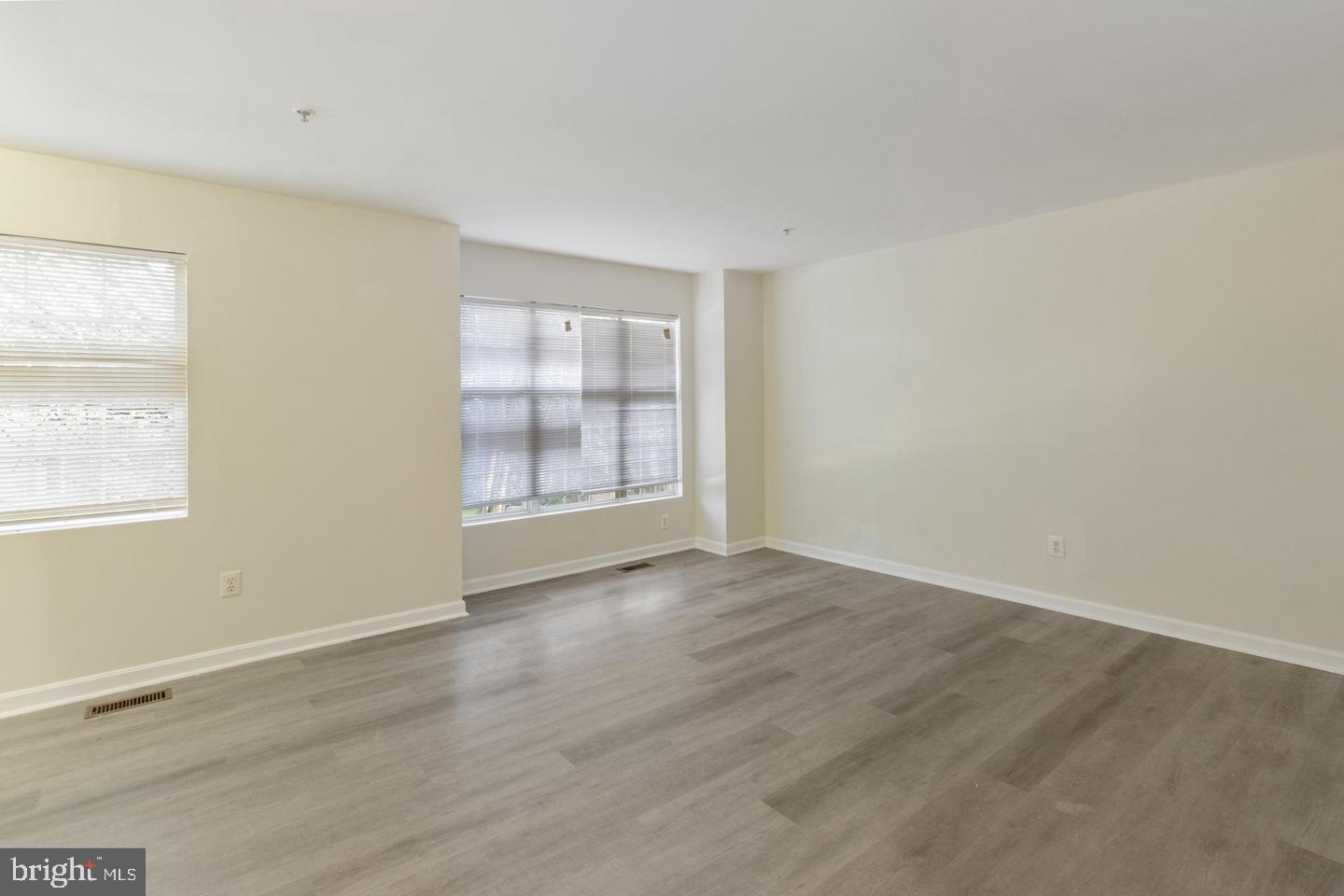 WILLOWS OF POTOMAC - Residential Lease