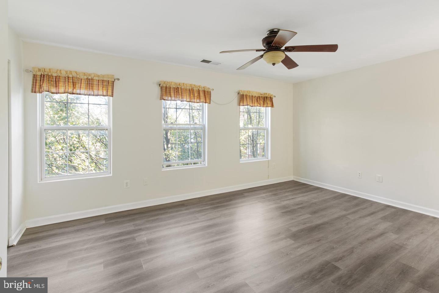 WILLOWS OF POTOMAC - Residential Lease