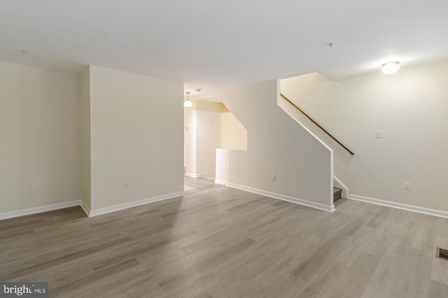 WILLOWS OF POTOMAC - Residential Lease