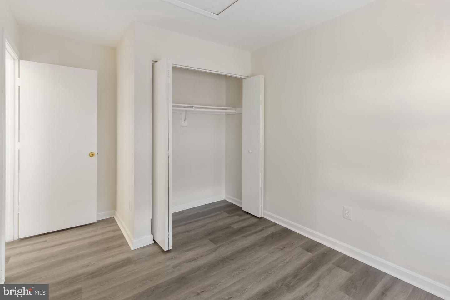 WILLOWS OF POTOMAC - Residential Lease