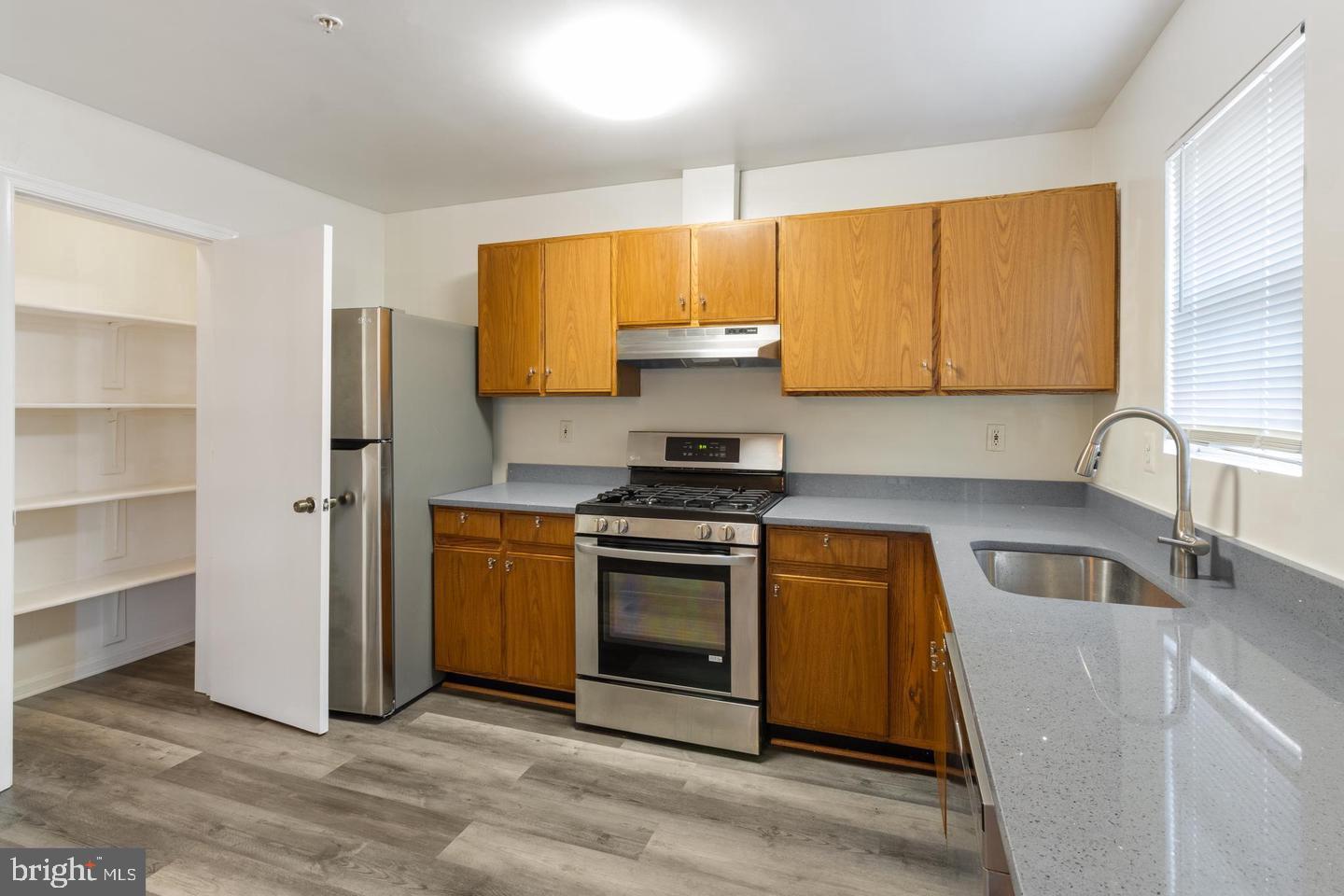 WILLOWS OF POTOMAC - Residential Lease