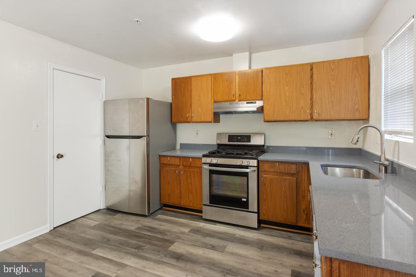 WILLOWS OF POTOMAC - Residential Lease