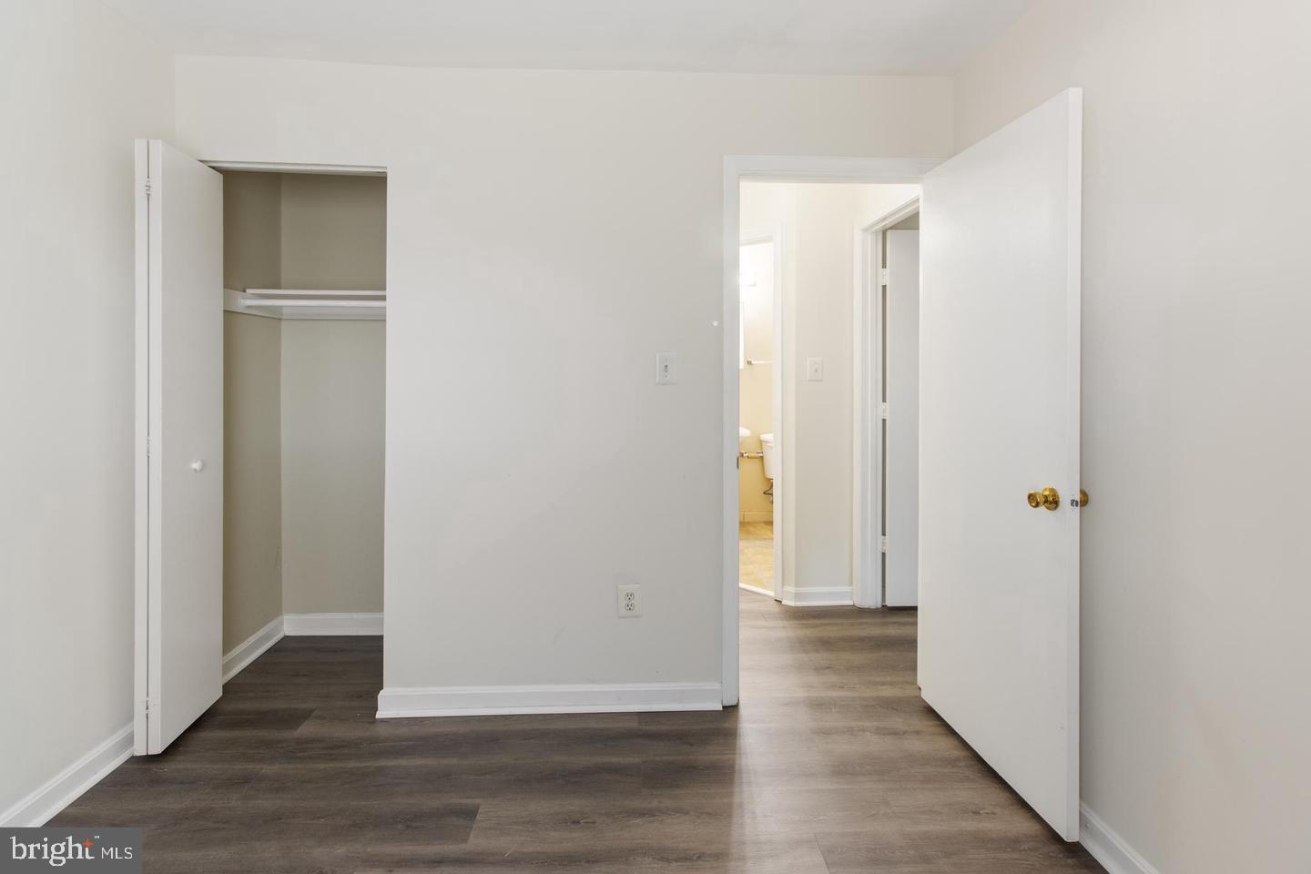 WILLOWS OF POTOMAC - Residential Lease