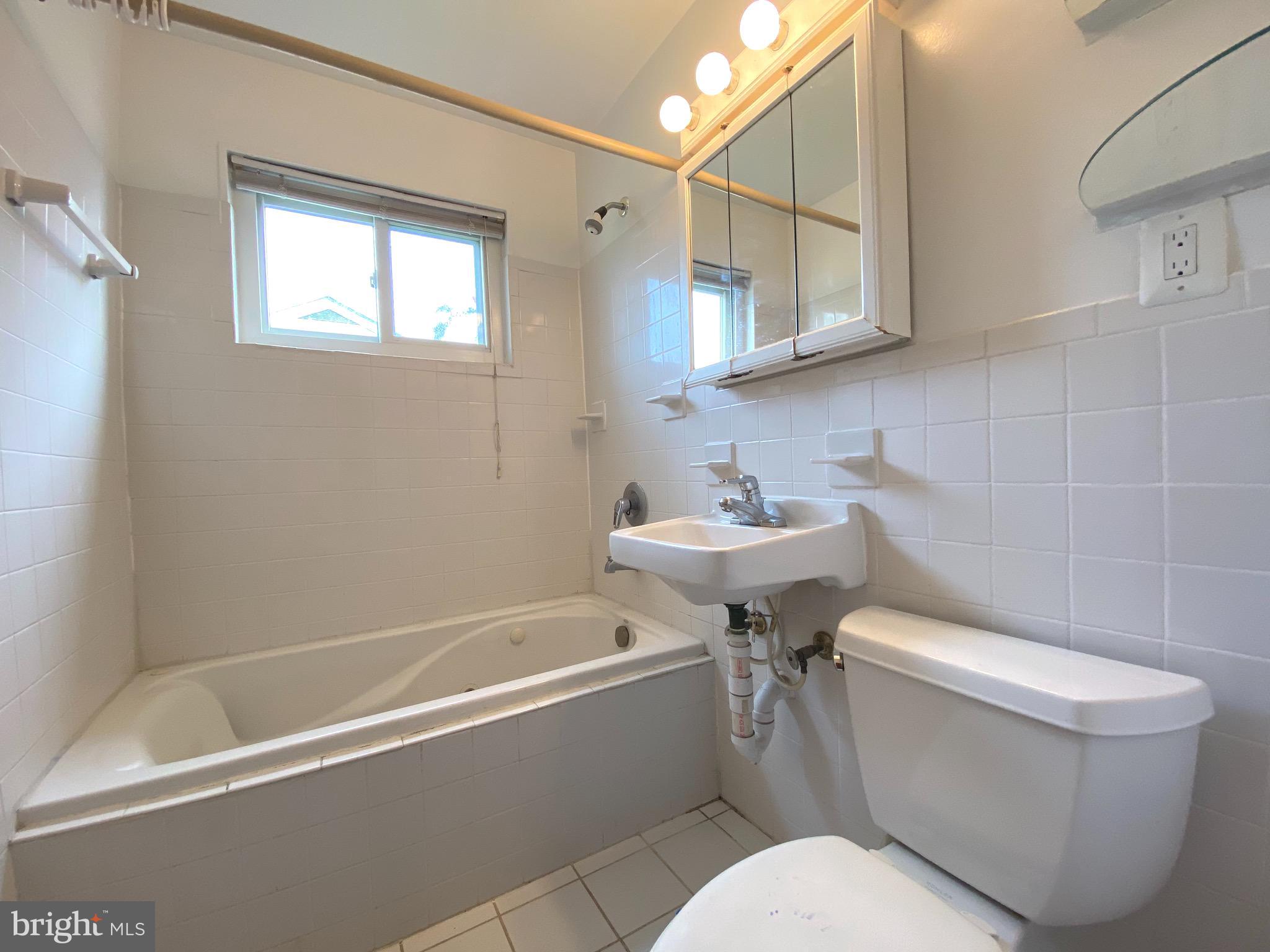 BROYHILL PARK - Residential Lease