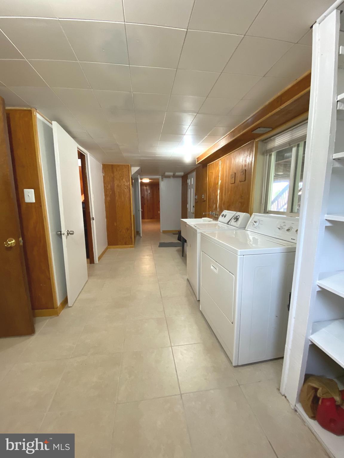 BROYHILL PARK - Residential Lease