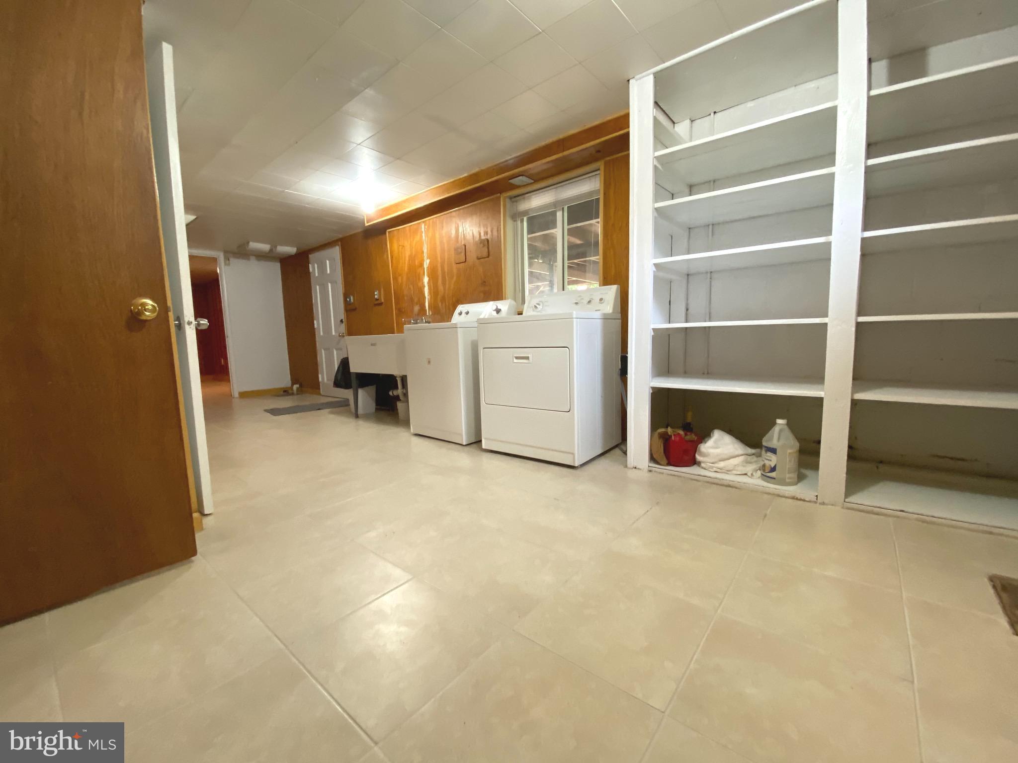 BROYHILL PARK - Residential Lease