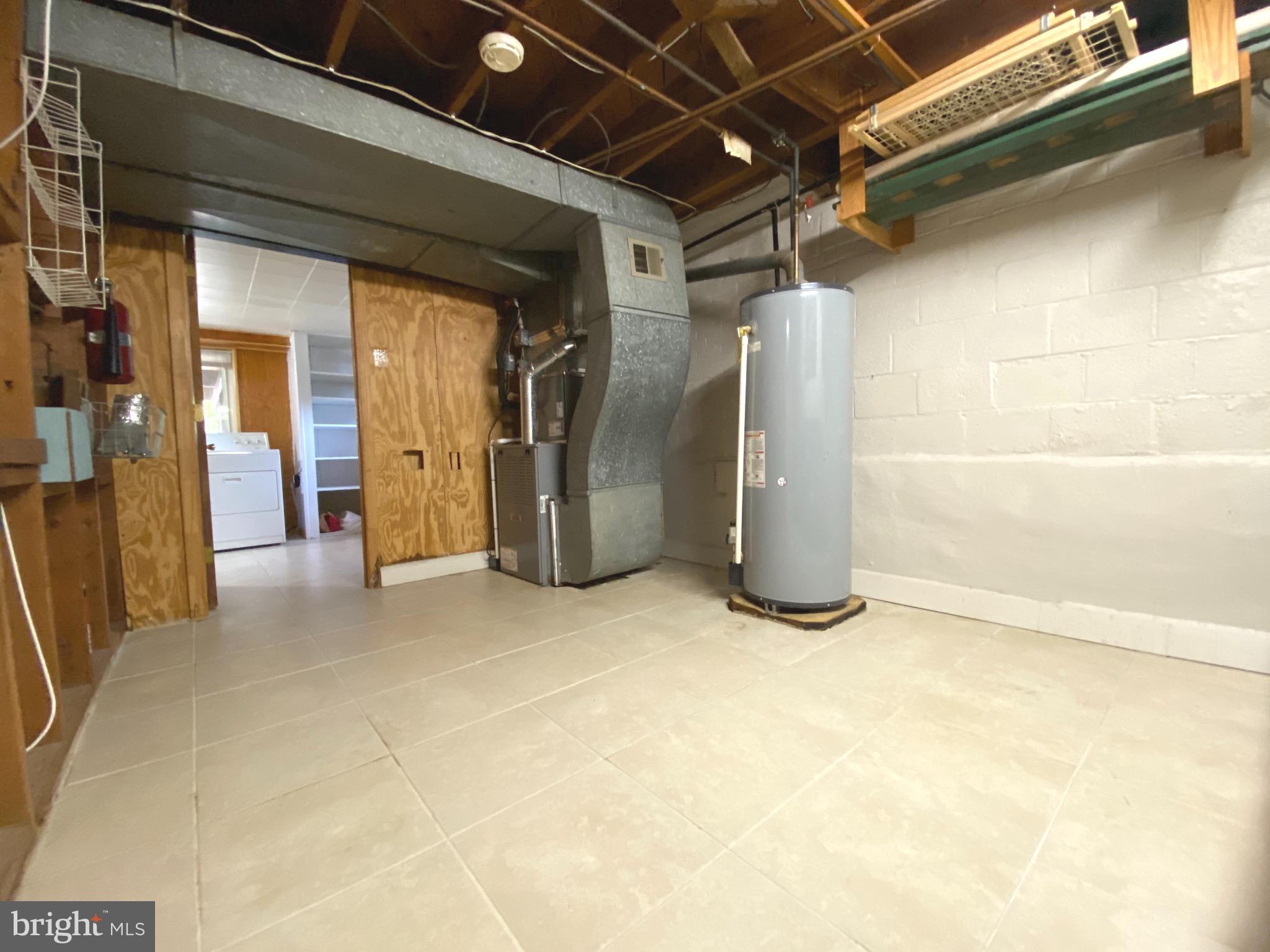 BROYHILL PARK - Residential Lease