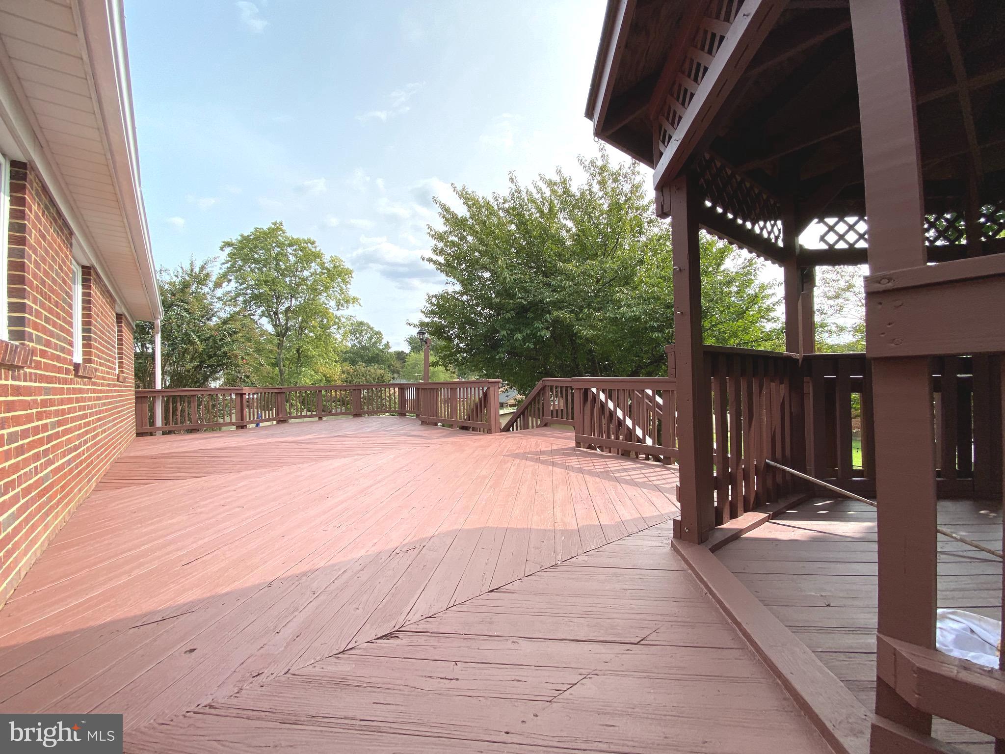 BROYHILL PARK - Residential Lease