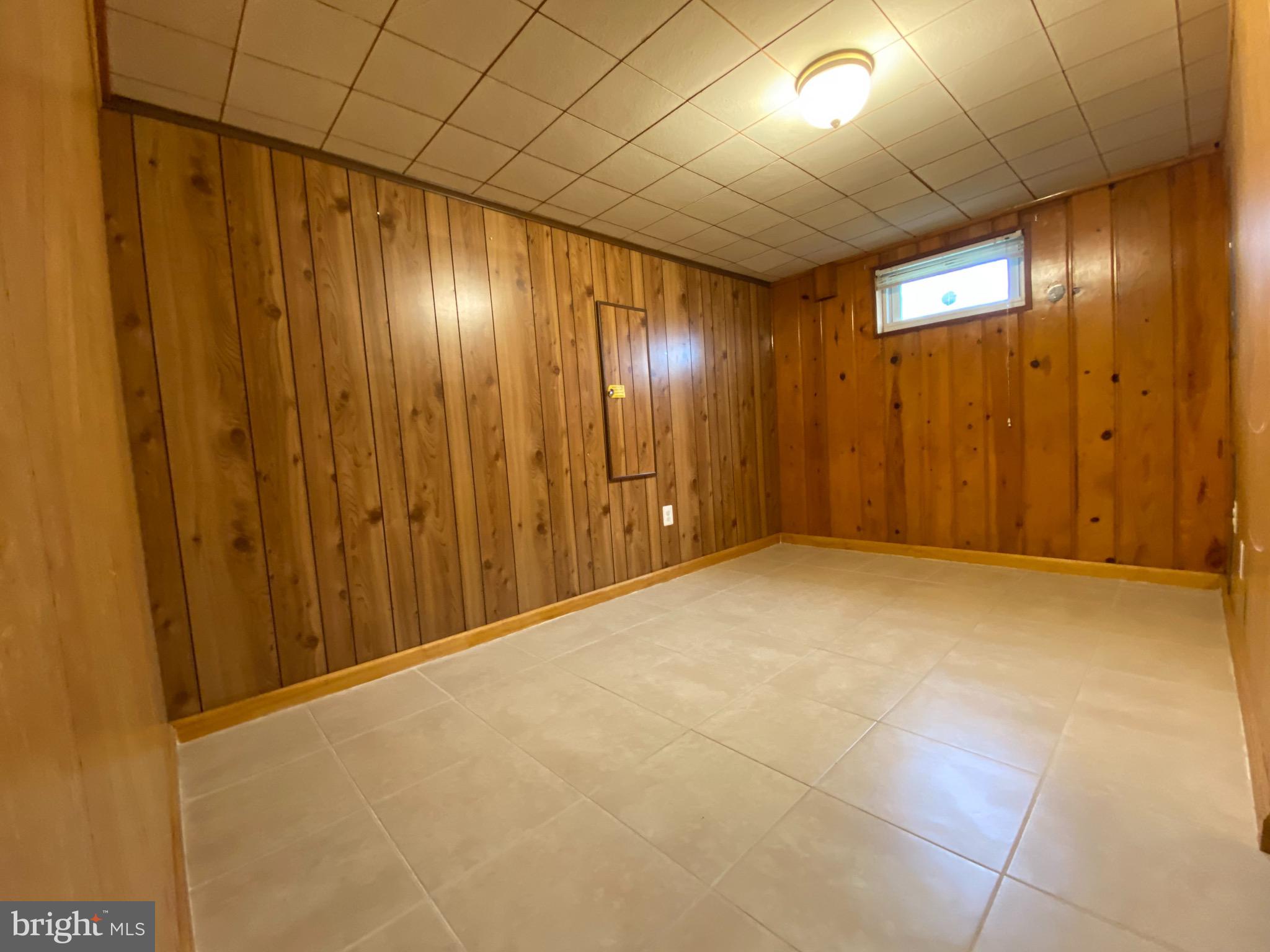 BROYHILL PARK - Residential Lease