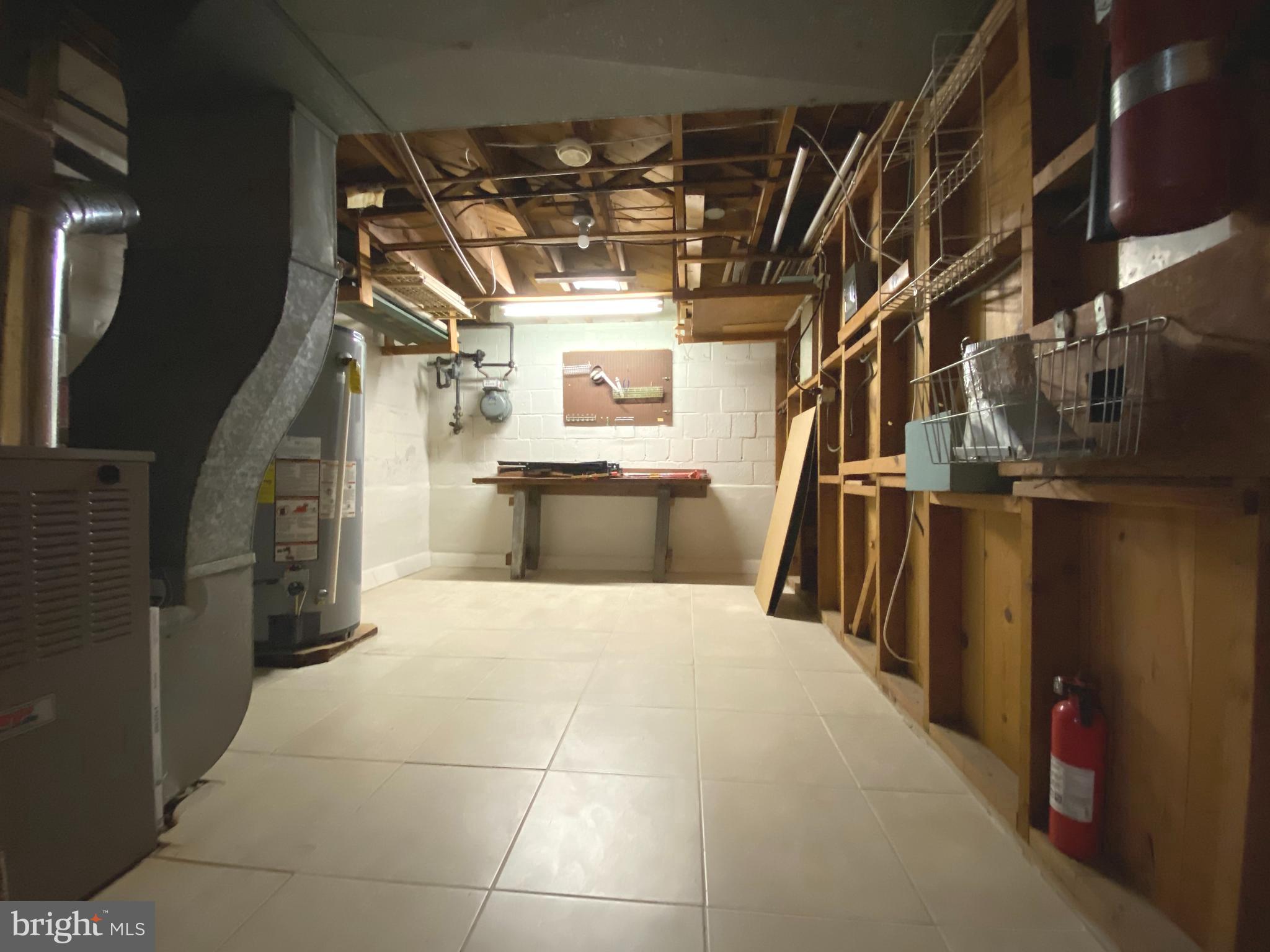 BROYHILL PARK - Residential Lease