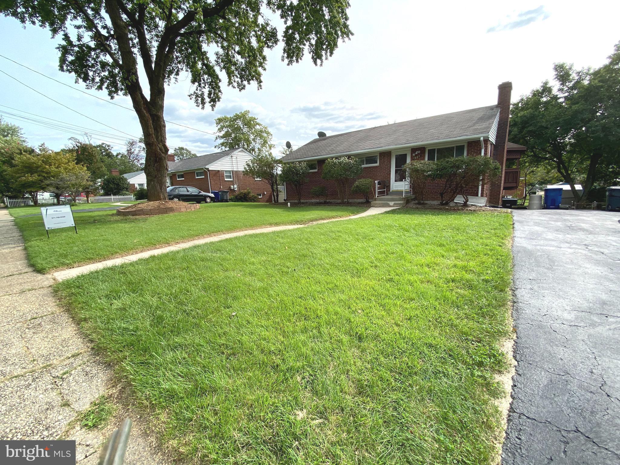 BROYHILL PARK - Residential Lease