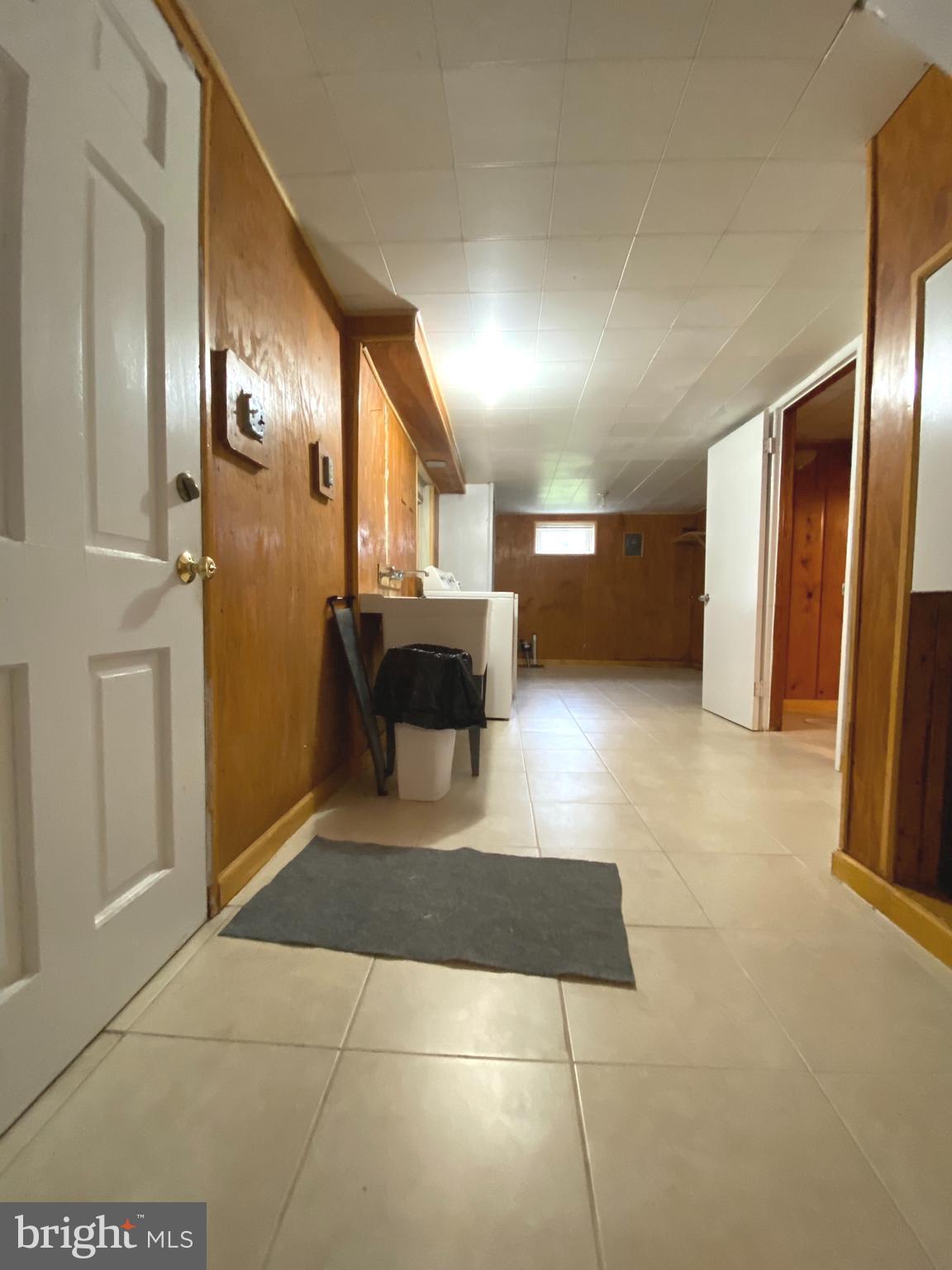 BROYHILL PARK - Residential Lease