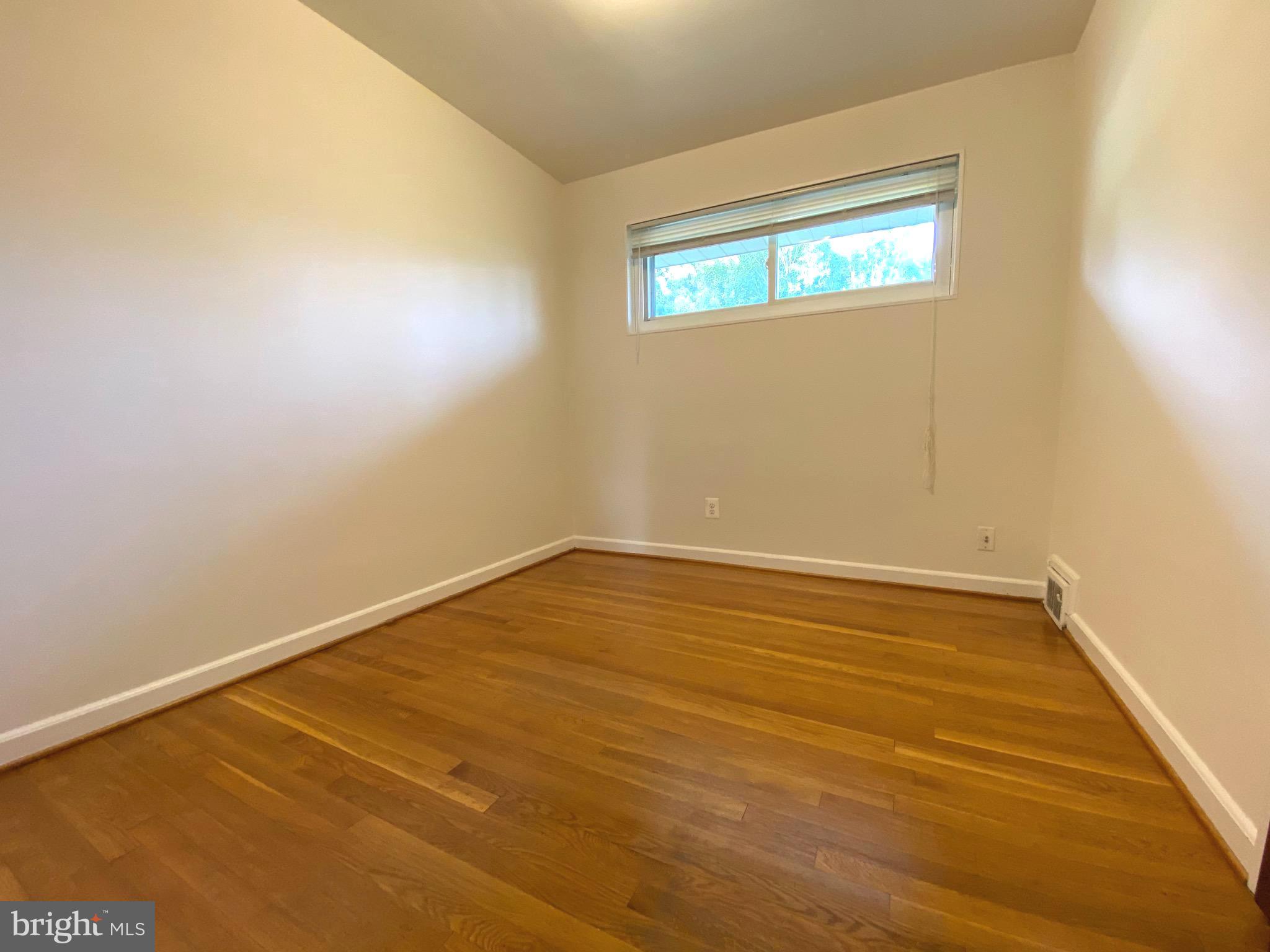 BROYHILL PARK - Residential Lease