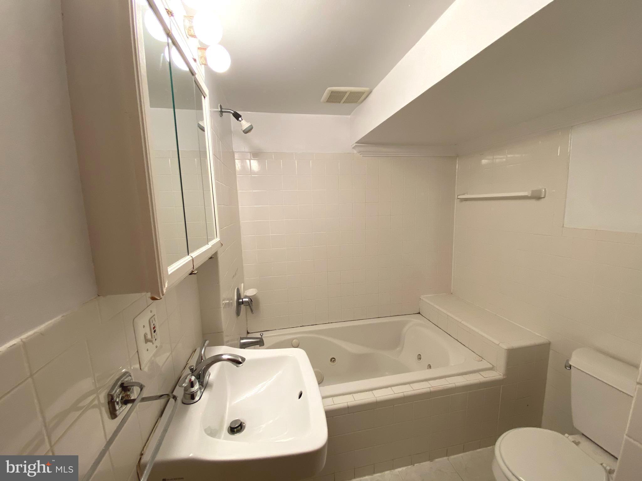 BROYHILL PARK - Residential Lease