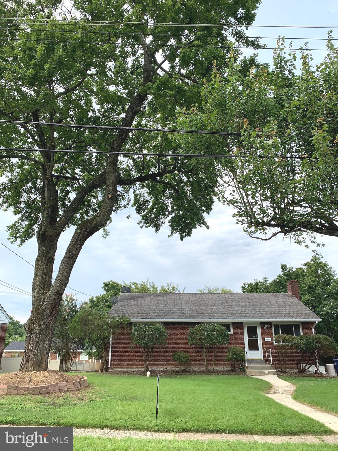 BROYHILL PARK - Residential Lease