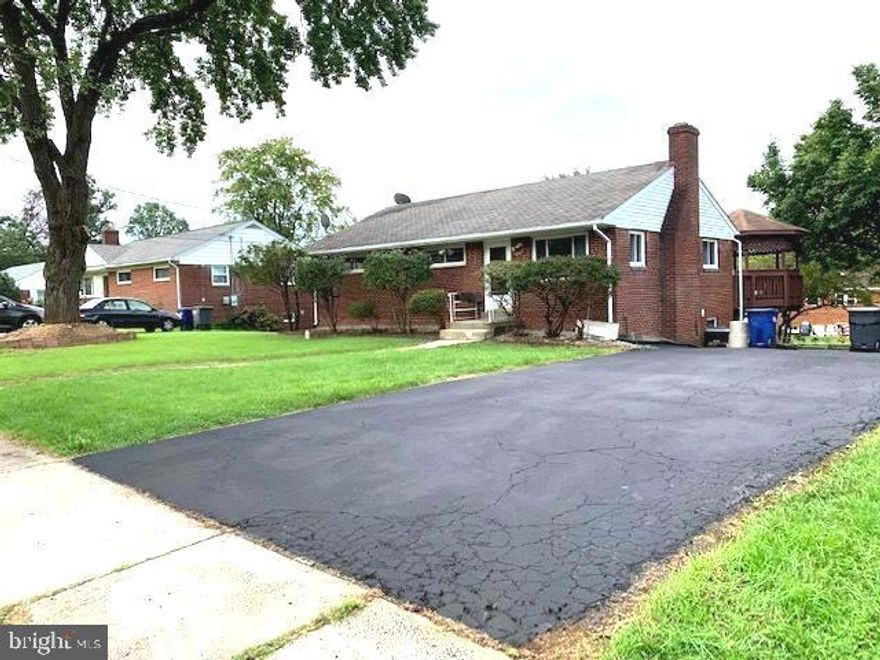 LARGE, LOVELY RAMBLER WITH HUGE DECK WITH GAZEBO IN BACK YARD. HARDWOOD FLOORS ON MAIN LEVEL. VERY NICE HOME. NEWER WINDOWS. FULL FINISHED WALKOUT BASEMENT WITH NEW TILE FLOOR. KITCHEN UNDER RENOVATION! GOOD CONDITION. LOCATED MINS TO PENTAGON, DC. RT50, 495, I66. 3 METRO STATIONS, SHOPPING, SCHOOL, AND MORE! READY TO MOVE IN SOON. PETS CASE BY CASE. REFUNDABLE PET DEPOSIT.  LONG-TERM LEASE PREFERRED; SHORT-TERM LEASE AT INCREASED RATE.
