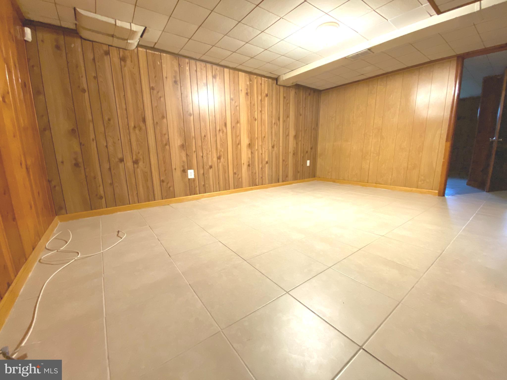 BROYHILL PARK - Residential Lease