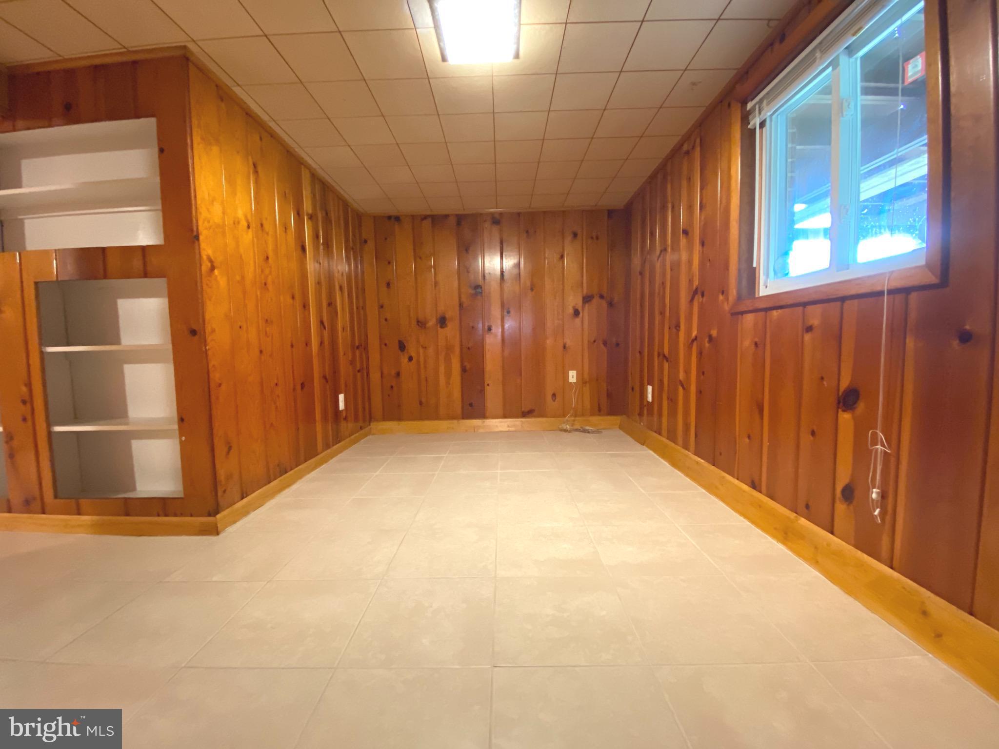 BROYHILL PARK - Residential Lease