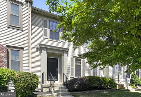 Townhouse For Sale - 41 Burgundy Drive<br/> MARLTON, NJ 08053