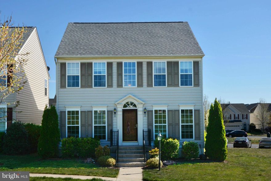 Lowest Priced Home In the Neighborhood - Enjoy living by the park on this corner lot in The Parks At Piedmont.  This 4 BR home features 3 finished levels, large kitchen combo great for entertaining, fully finished basement with full bath, granite kitchen w/glass tile backsplash, and more.  Enjoy sitting on the fenced in side patio overlooking corner lot w/more play space. Great Community amenities