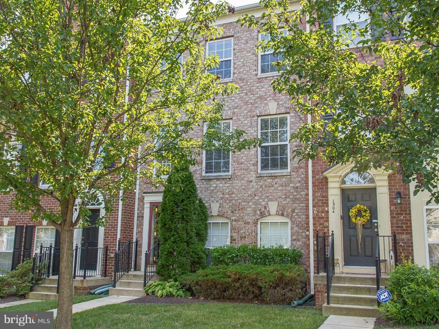 Beautiful TH in Amenity-Filled Community!  Convenient to I-95, shopping, restaurants & Downtown Fredericksburg.  New paint, carpet, ceramic tile and HVAC.  Gleaming wood floors in LR/DR, FR & Gourmet Kitchen. SS appliances!  Master Bath w/tile, sep shower, soaking tub & dual vanity. 2nd & 3 rd bath w/ tile. LL fin w/4th bdrm/office/rec rm & full bath. Deck.  2 car garage!  Green space in front!