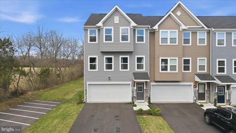 Townhouse For Sale - 32 Lyriq Court<br/> Berkeley County, INWOOD, WV 25428