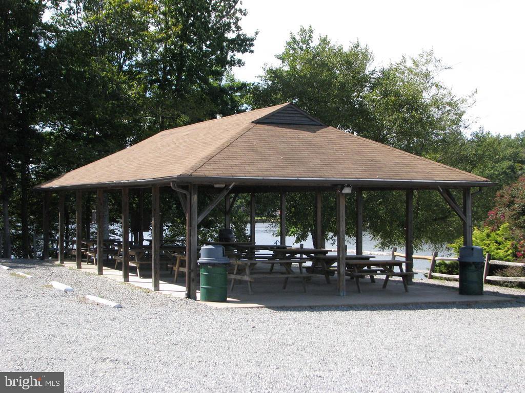 LAKE LAND OR - Residential