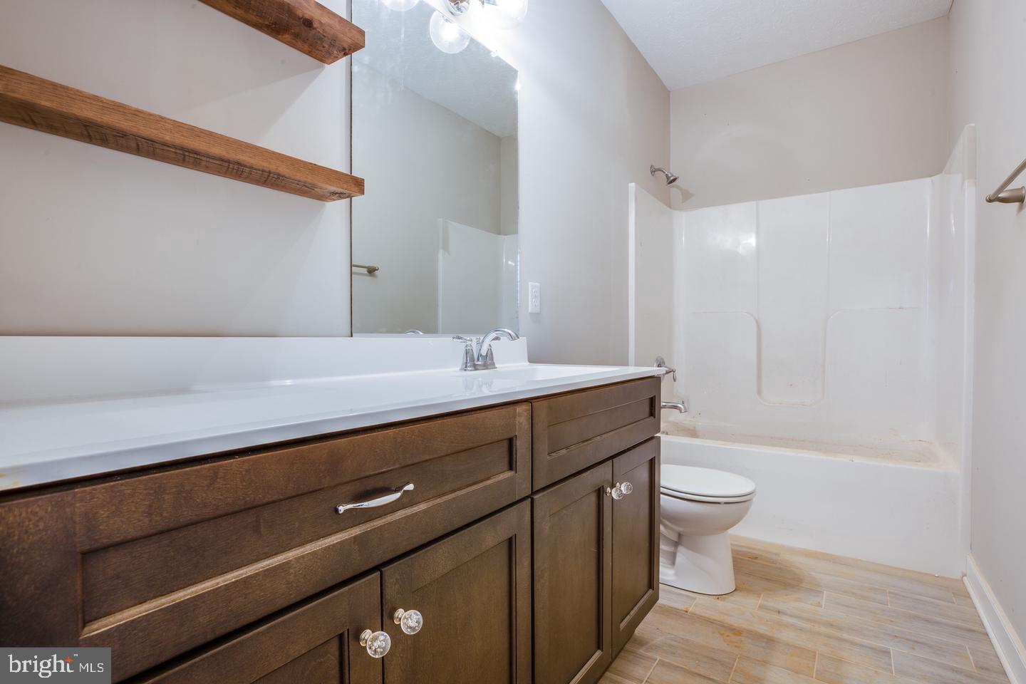 LAKE LAND OR - Residential