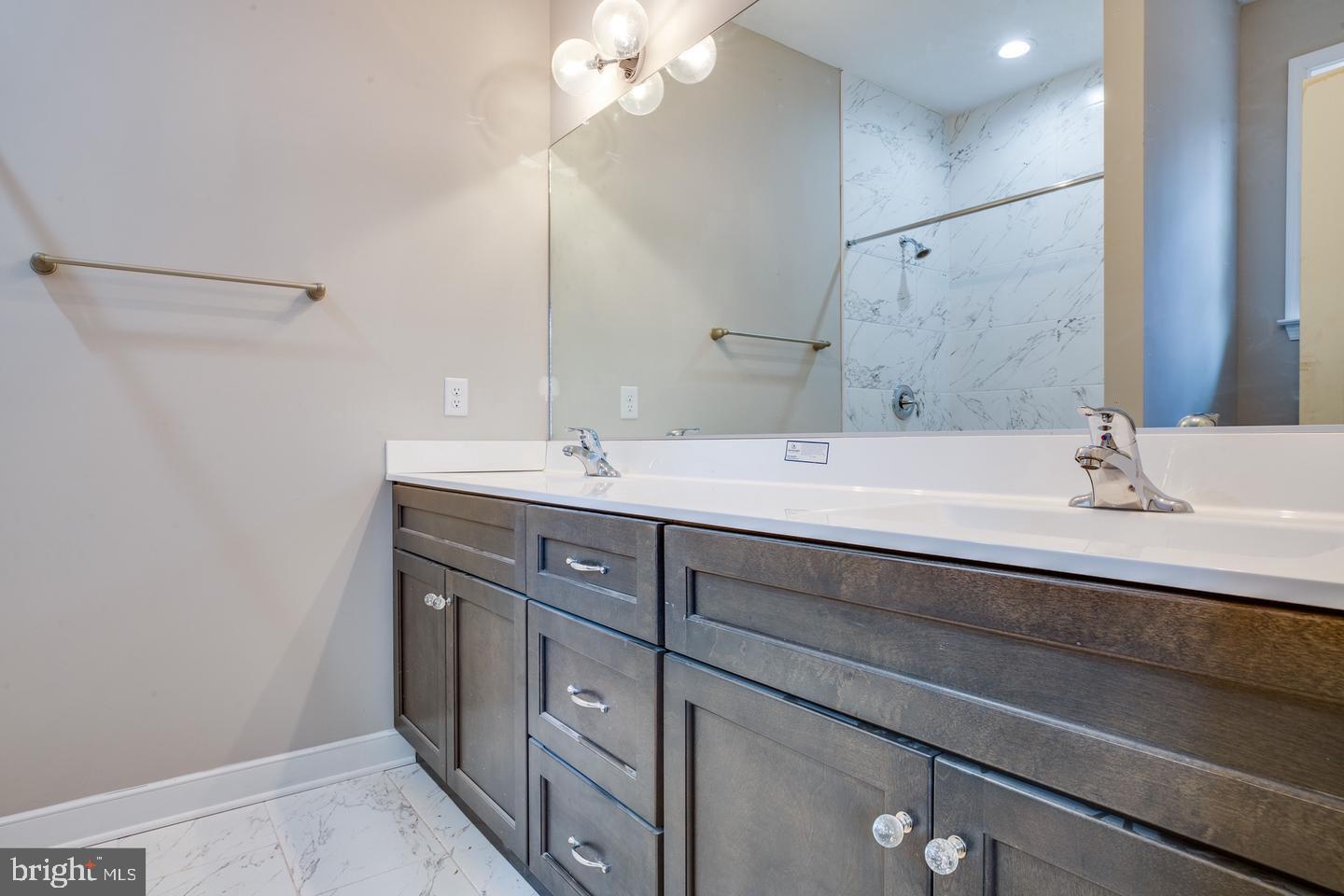 LAKE LAND OR - Residential