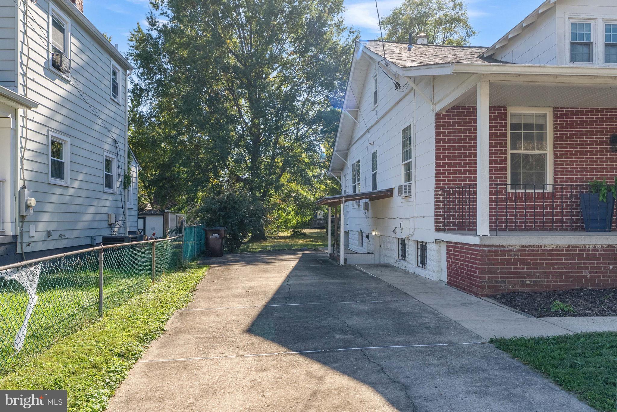 RIVERDALE PARK - Residential