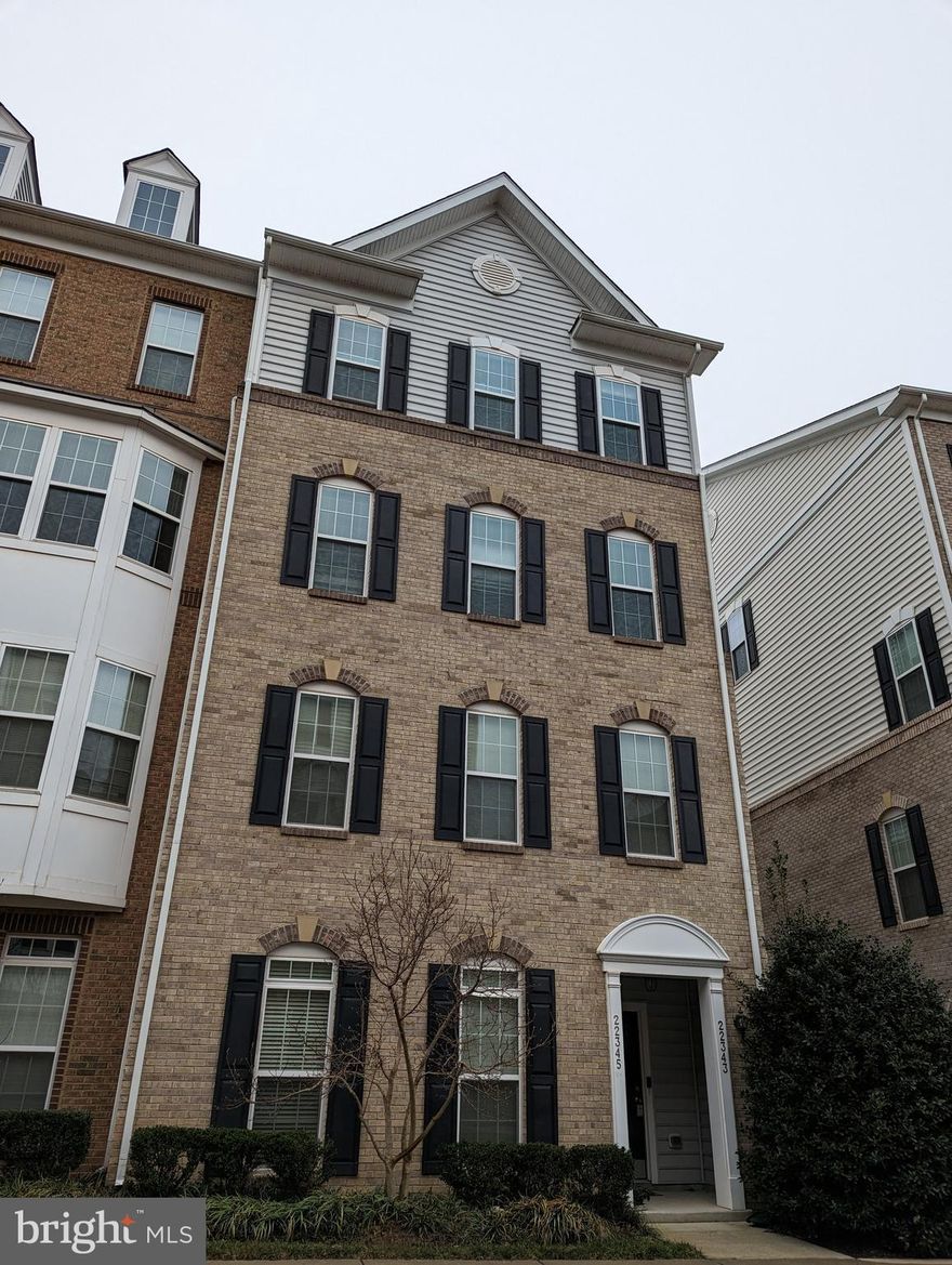 SPACIOUS CORNER UNIT TOWNHOME STYLE CONDO AVAILABLE FOR RENT * BRIGHT END UNIT WITH 9 EXTRA WINDOWS  * WALK TO METRO * LOADED WITH OPTIONS - GOURMET KITCHEN, STAINLESS STEEL APPLIANCES, SPA BATH. * 3 HUGE BEDROOMS WITH 2 FULL BATHS  * WATER & SEWER INCLUDED IN RENT * BACKS TO OPEN GREEN SPACE. AVAIL 3/15