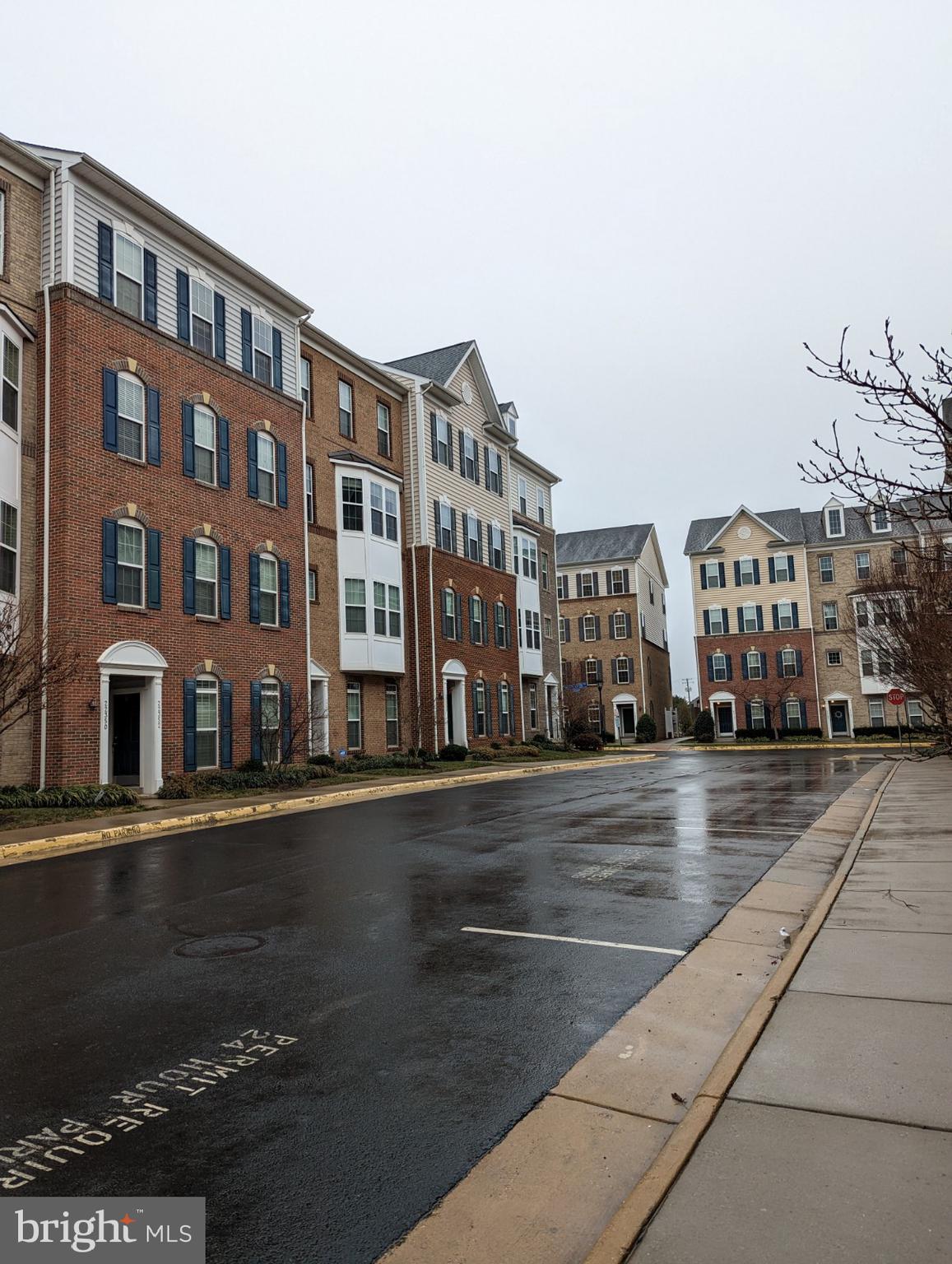 DULLES PARKWAY CENTER - Residential Lease