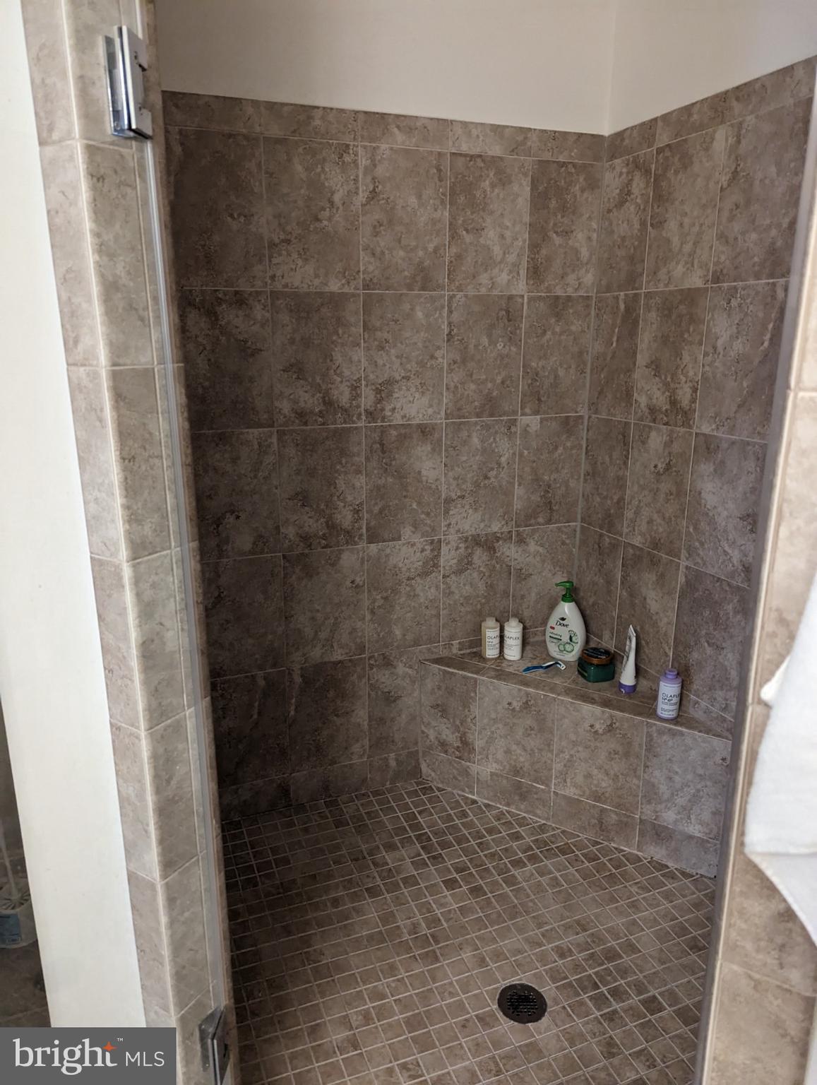 DULLES PARKWAY CENTER - Residential Lease