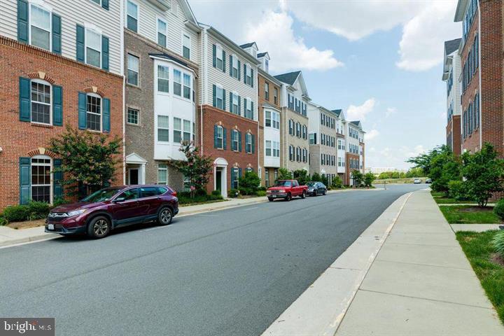 DULLES PARKWAY CENTER - Residential Lease