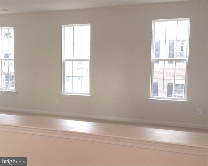 DULLES PARKWAY CENTER - Residential Lease