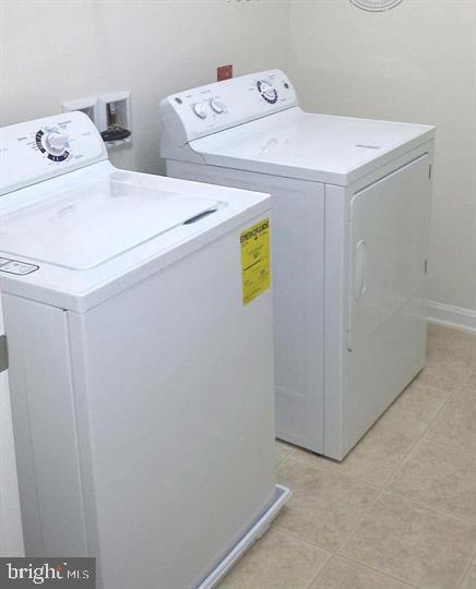 DULLES PARKWAY CENTER - Residential Lease