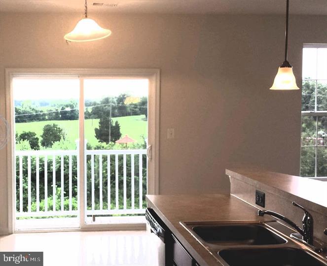 DULLES PARKWAY CENTER - Residential Lease