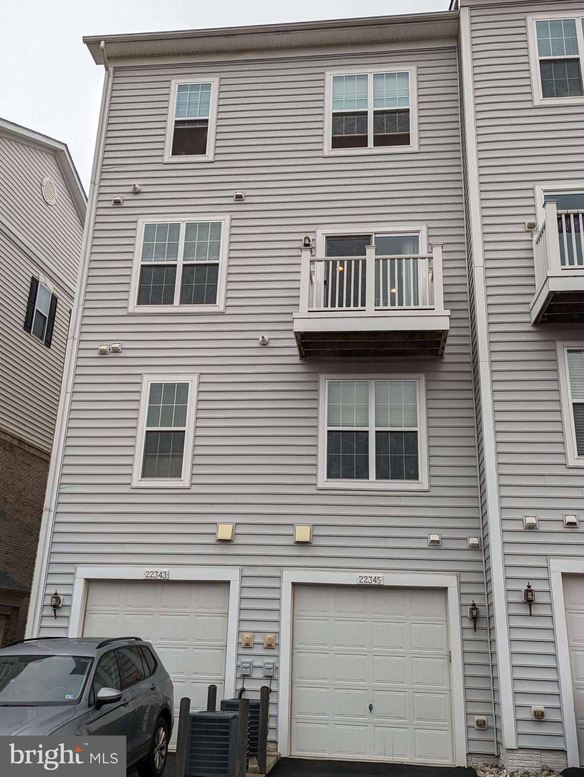 DULLES PARKWAY CENTER - Residential Lease