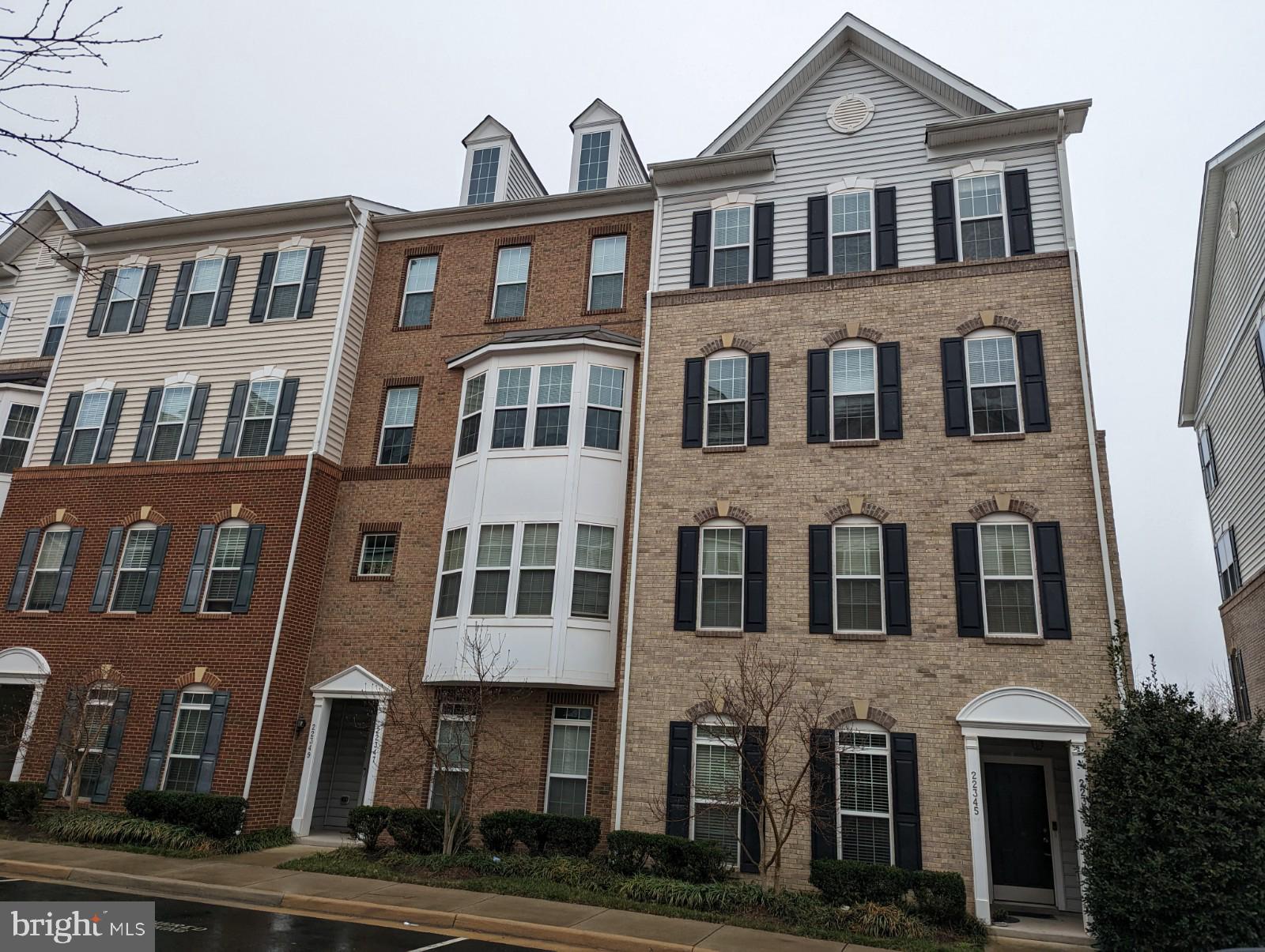 DULLES PARKWAY CENTER - Residential Lease