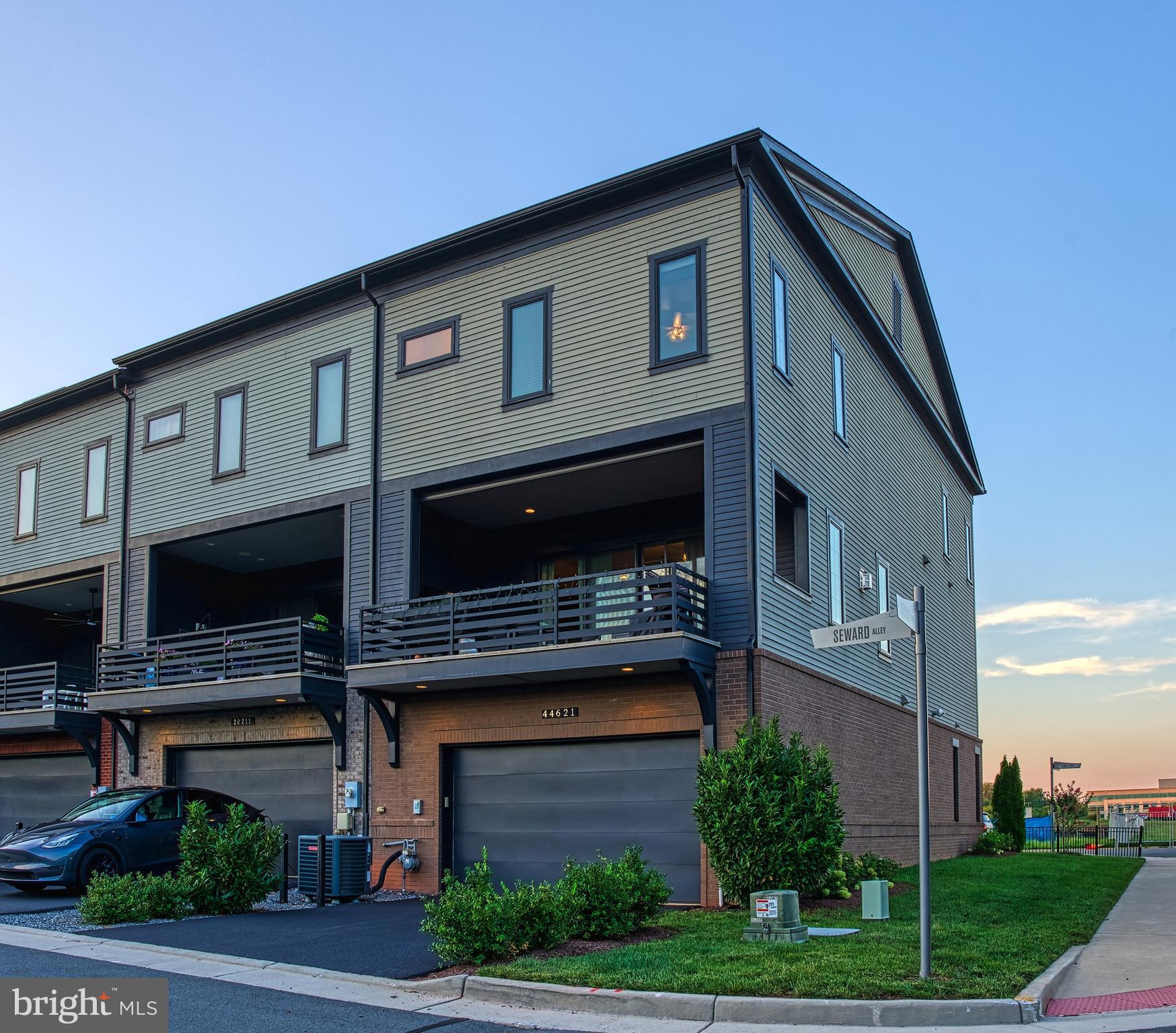 44621 UPTOWN ROW DRIVE