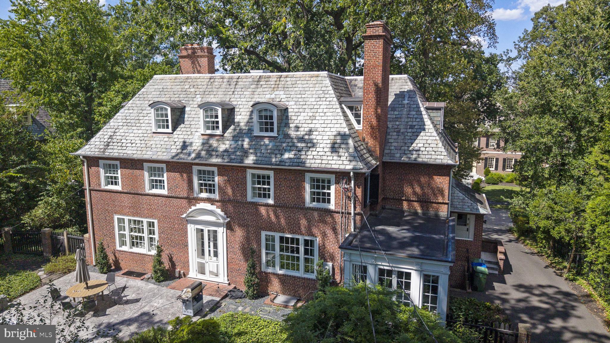 203 E HIGHFIELD ROAD
