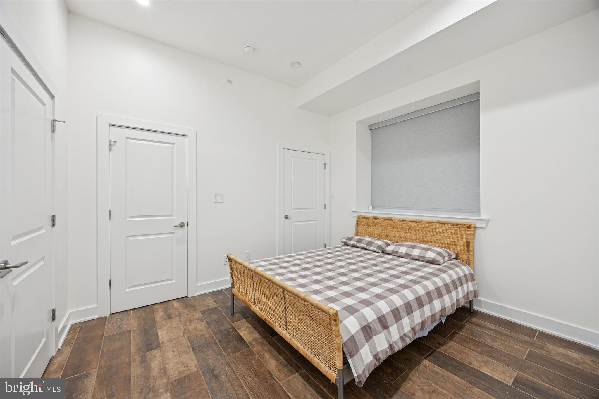 QUEEN VILLAGE - Residential