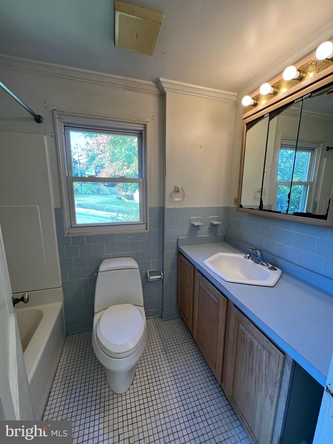 LANDOVER HILLS - Residential