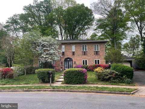 Photo of 1502 Highwood Drive, MCLEAN, VA 22101 (MLS # VAFX2310610)