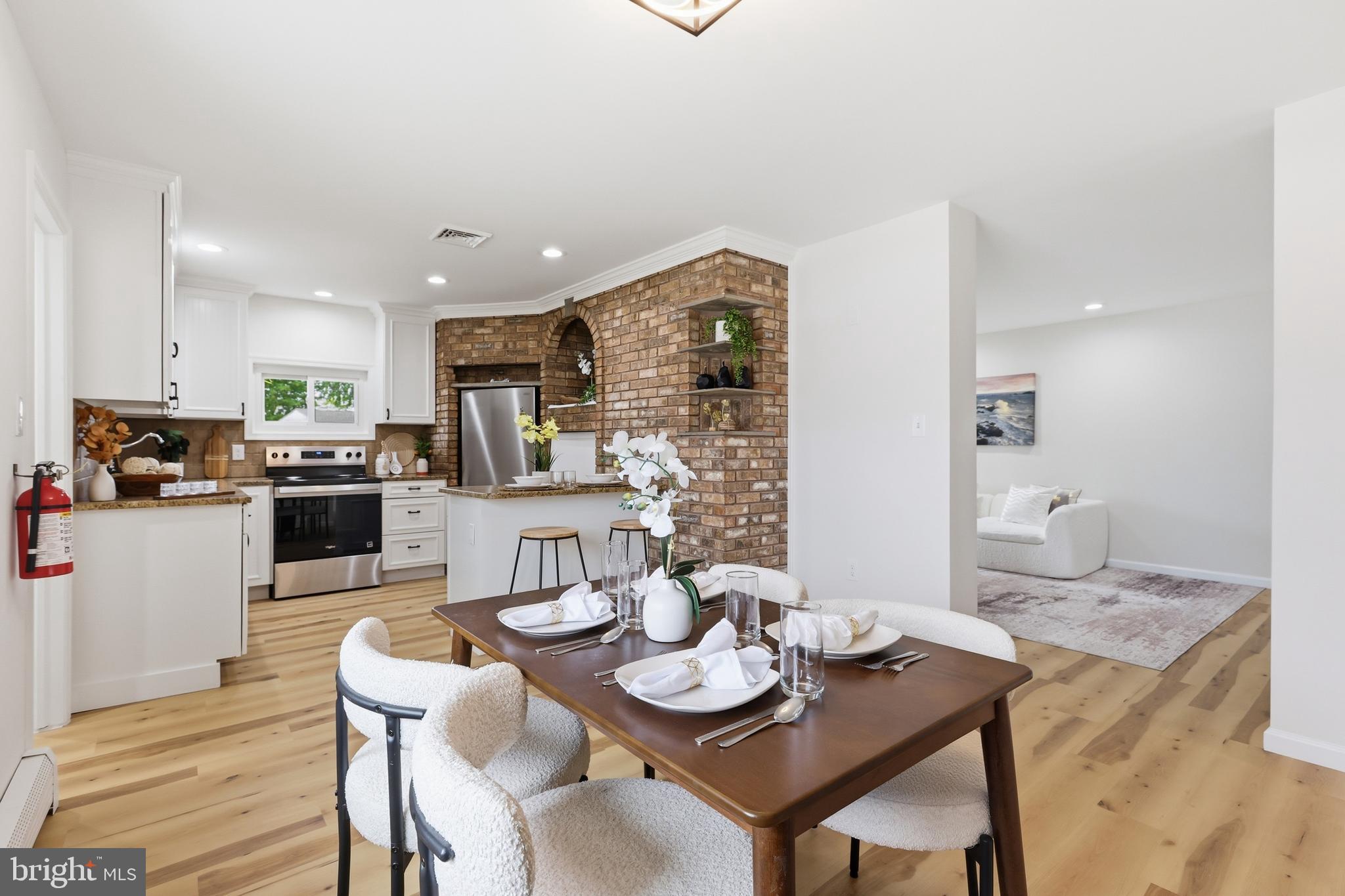 LEVITTOWN - Residential