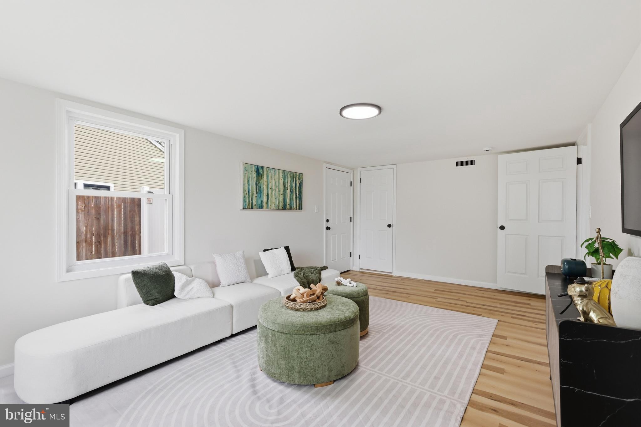 LEVITTOWN - Residential