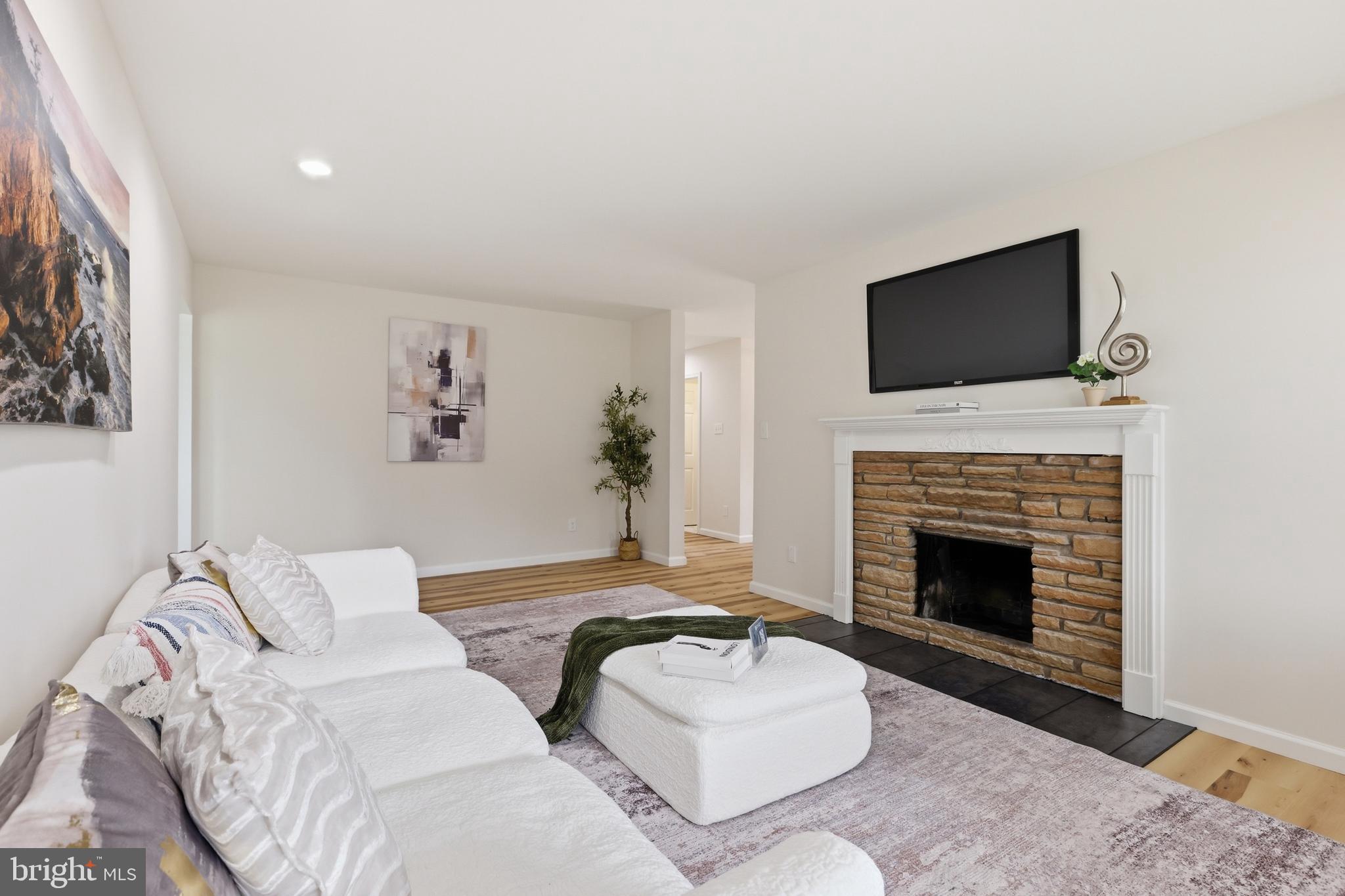 LEVITTOWN - Residential