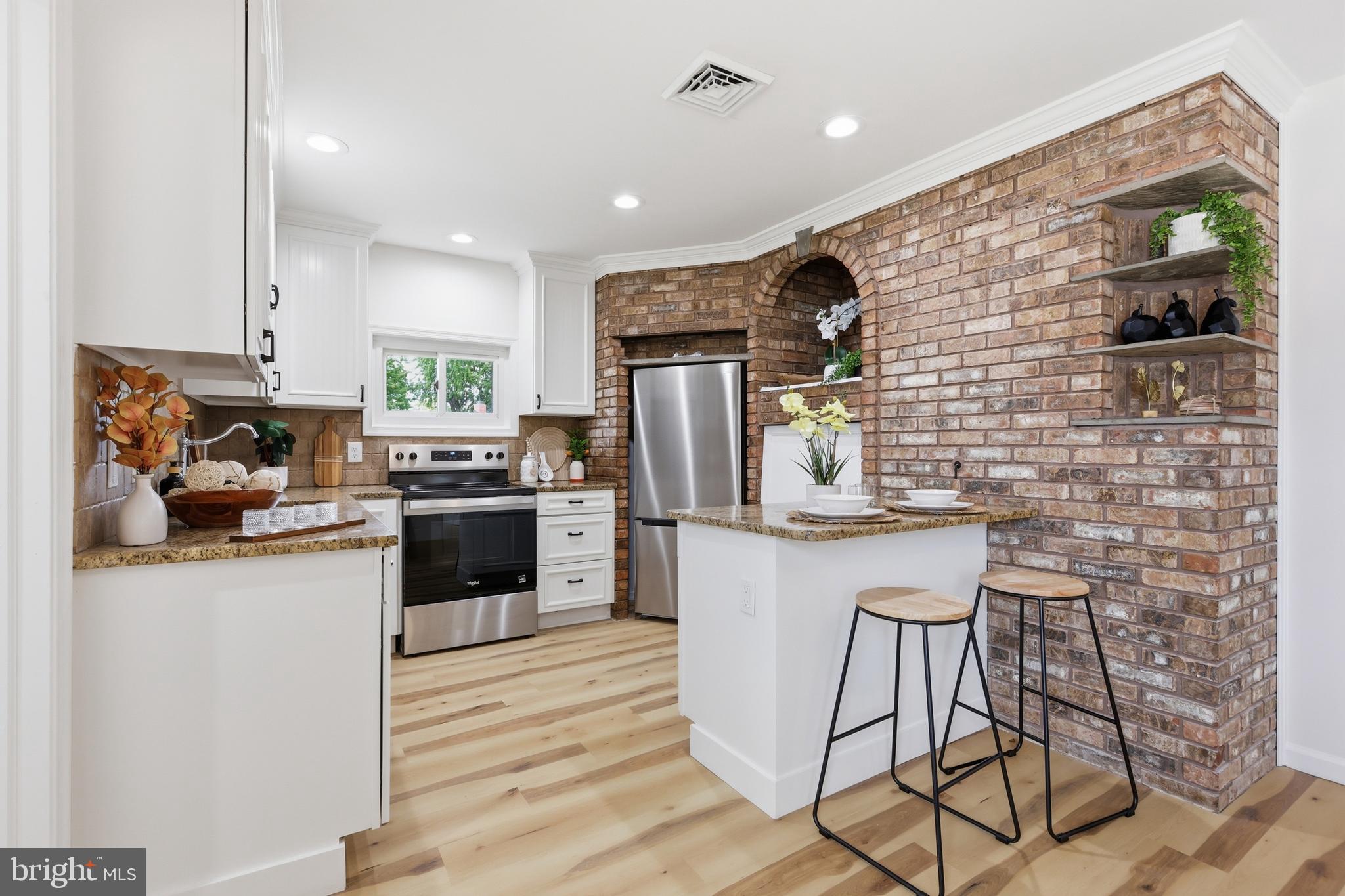LEVITTOWN - Residential